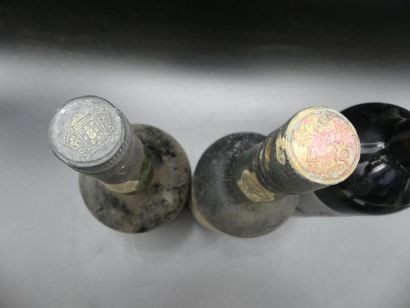 null Lot de vins et spiriteux comprenant1 bouteille CHIANTI Losi 2010. 1 bouteille...