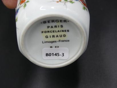 GIRAUD porcelaines Limoges. Lampe Berger décor de fleurs. Hauteur 24 cm GIRAUD porcelaines...
