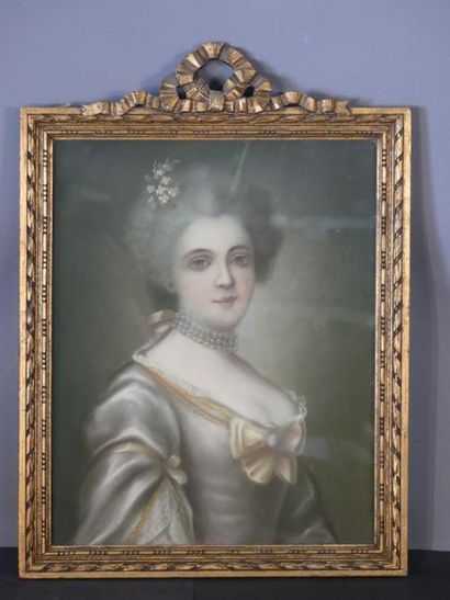 Portrait de dame de qualité Ecole française du XIXème siècle. Portrait de dame de...