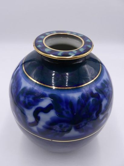 null CAMILLE THARAUD vase boule en porcelaine émaillée bleu. Hauteur: 24 cm