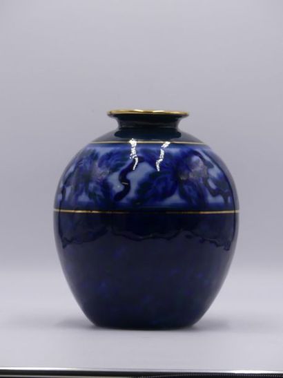 null CAMILLE THARAUD vase boule en porcelaine émaillée bleu. Hauteur: 24 cm