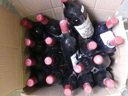 null 18 bouteilles de CHATEAU DES GRAVES Domaine Lalande de Pomerol 1988. Accidents...