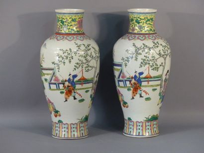 CHINE. Paire de vases balustres en porcelaine CHINE, XXème siècle
Paire de vases...