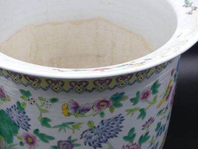 CHINE - Canton. Important cache pot CHINE - Canton. Important cache pot en porcelaine...