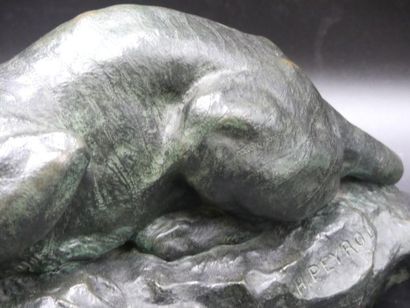 Hippolyte PEYROL (1856-1929 Hippolyte PEYROL (1856-1929), Lionne à l'affût, Bronze...