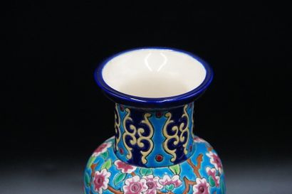 LONGWY. Vase balustre . LONGWY. Vase balustre en émaux polychromes. Forme 1173, décor...