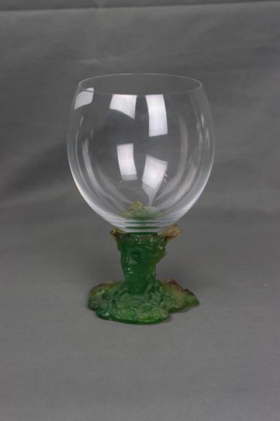 DAUM. Ensemble de 5 verres à dégustation en cristal modèle BACCHUS. Pied en pâte...