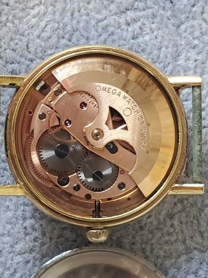 OMEGA. Boitier de montre en métal doré OMEGA. Boitier de montre en métal doré. Diamètre...