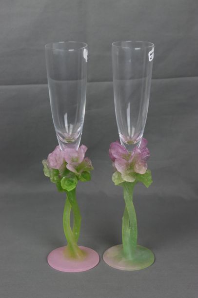 DAUM. 2 flûtes à champagne à pied en pâte de verre à décor d'une branche de roses...