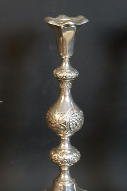 Izrael SZEKMAN Izrael SZEKMAN (actif 18861915). paire de chandeliers de sabbat en...