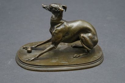 Pierre-Jules MENE Pierre-Jules MÈNE (1810-1879) La levrette à la balle, bronze à...