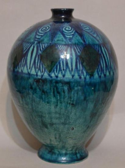 Edmond LACHENAL Edmond LACHENAL (1855-1930) Vase en céramique polychrome à décor...