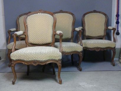 Suite de 4 fauteuils Suite de 4 fauteuils en bois mouluré et sculpté. Epoque Louis...