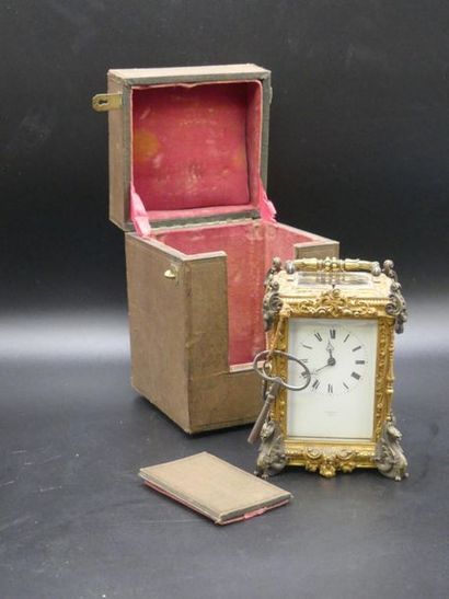 Horloge de voyage Horloge de voyage dans sa boîte. Vers 1830. Dimensions : 19 x 14...