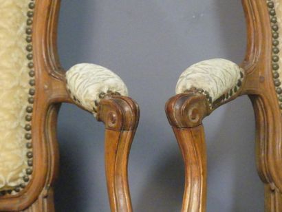 Paire de fauteuils Paire de fauteuils en bois mouluré et sculpté. Epoque Louis XV....