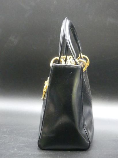 CHRISTIAN DIOR Sac Lady Dior en cuir glacé noir. Moyen modèle CHRISTIAN DIOR Sac...