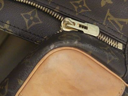 LOUIS VUITTON modèle Sirius. LOUIS VUITTON. Grand sac de voyage modèle Sirius en...