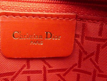 CHRISTIAN DIOR Sac Lady Dior en cuir glacé noir. Grand modèle CHRISTIAN DIOR Sac...