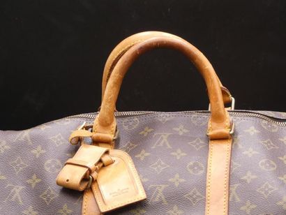 LOUIS VUITTON modèle Keepal. LOUIS VUITTON modèle Keepal. Sac en toile monogrammée...