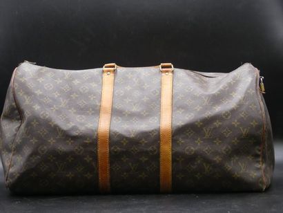 LOUIS VUITTON modèle Keepal. LOUIS VUITTON modèle Keepal. Sac en toile monogrammée...