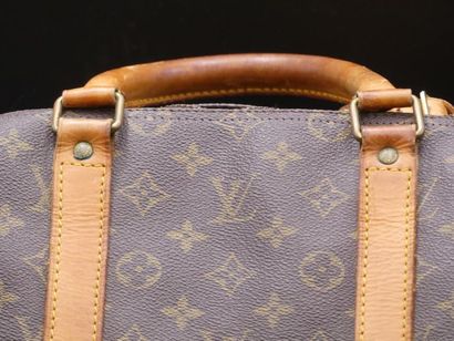 LOUIS VUITTON modèle Keepal. LOUIS VUITTON modèle Keepal. Sac en toile monogrammée...