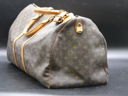 LOUIS VUITTON modèle Keepal. LOUIS VUITTON modèle Keepal. Sac en toile monogrammée...