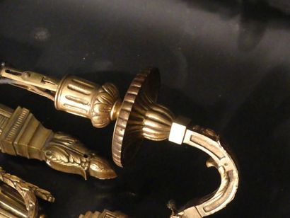 Paire d'appliques de style Louis XVI Paire d'appliques en bronze ciselé ornées de...