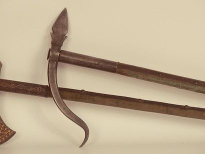Iran. Masse d'armes. INDO-PERSAN période Kadjar. Hache et marteau de guerre en fer...