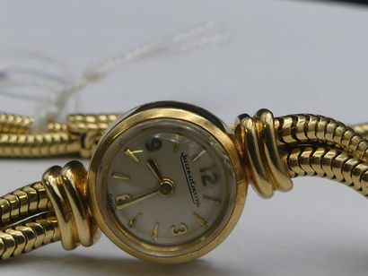 JEAGER-LECOULTRE Montre de dame en or. JAEGER LECOULTRE Montre de dame en or. Fermoir...