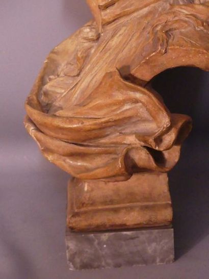 Buste en terre cuite XVIIIème siècle. Buste en terre cuite représentant un jeune...