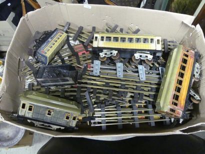 Carton Train Hornby Carton contenant des trains HORNBY et multiples accessoires