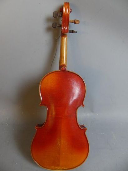 Violon avec archet Violon copie Stradivarius, marqué Mansuy. Avec archet. Longueur...