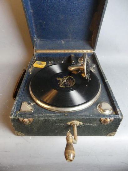 Gramophone. Gramophone en boite. Circa 1950. 