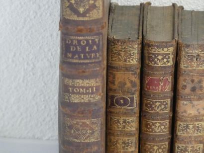 Carton de 12 livres divers reliure plein cuir années XVIIIème et XIXème siecle Carton...