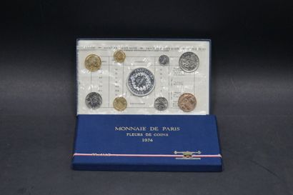 Monnaie de Paris MONNAIE DE PARIS. Coffret "Fleurs de Coins" année 1974 comprenant...