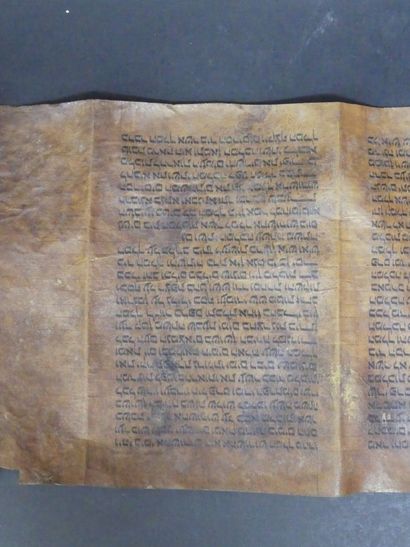 Rouleau de Bible Hébraïque. Rouleau de Bible Hébraïque, Manuscrit de 18 feuillets...