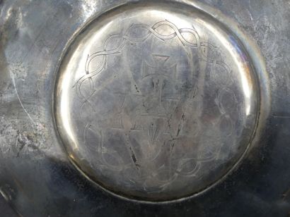 Calice et sa patène Calice et sa patène en argent, décor gravé et inscription IHS...