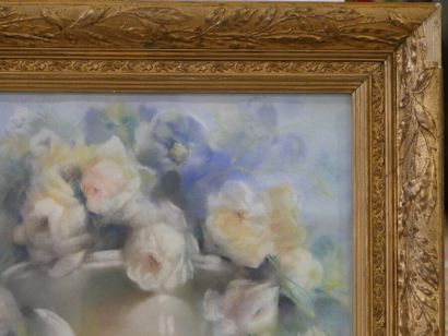 SEEBERGER, Bouquet de fleurs, pastel. Samuel SEEBERGER (actif entre 1875-1897), Bouquet...