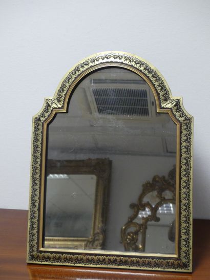 Miroir Boulle Miroir de table en de forme cintrée, dans un encadrement à doucine...