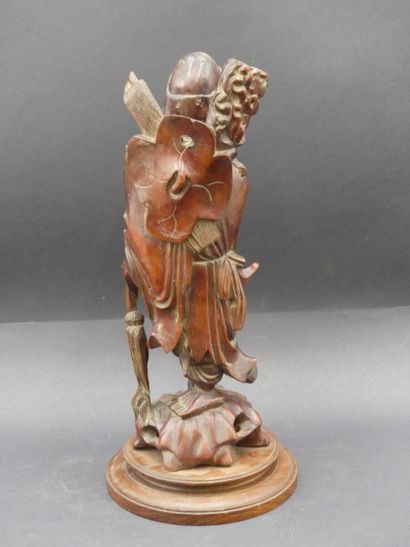 CHINE - SAGE debout CHINE - SAGE debout en bois sculpté et patiné. Hauteur : 35.5...