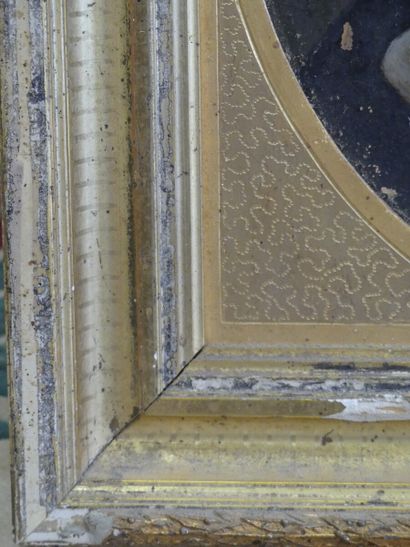 Portrait de femme Portait de femme, cadre en bois doré, huile sur bois. XXème siècle....