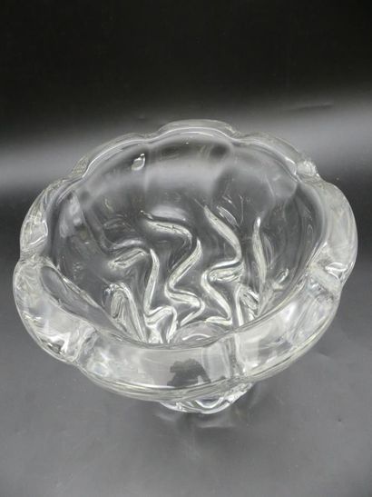 Vase en cristal torsadé. Dans le goût de DAUM. Vase en cristal torsadé. Circa1970....