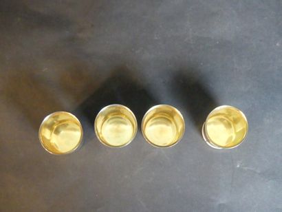 HERMES HERMES. 4 gobelets à liqueur en argent. Hauteur : 5 cm