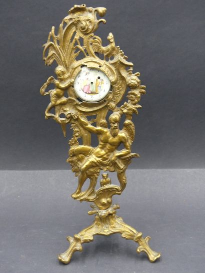 Porte montre Porte montre en bronze ciselé doré à décor ajouré d'homme enfant et...