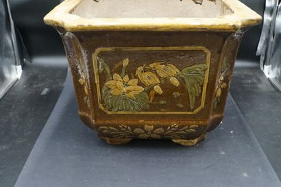 Cache-pot quandrangulaire Cache-pot quandrangulaire en céramique émaillé brun à décor...