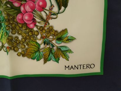 MANTERO. Foulard en soie. MANTERO. Foulard en soie. Etat neuf.