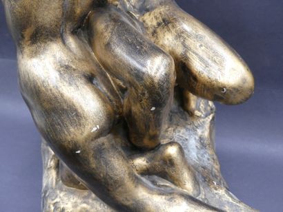 null D'après Le Baiser de Rodin, sculpture en platre. Hauteur: 53cm. Quelques éc...