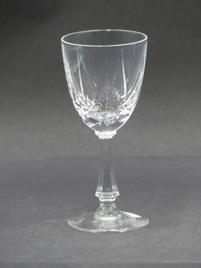 CRISTAL DE SEVRES Cristal de Sèvres. Ensemble de 23 verres à vin rouge et blanc en...