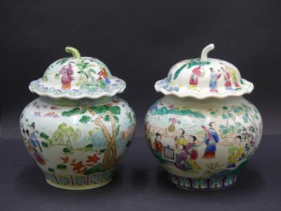 CHINE. Réunion de pots CHINE. Réunion de pots couverts en porcelaine blanche à décor...