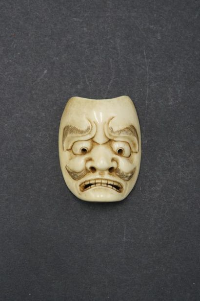 Netsuke masque en ivoire JAPON. Netsuke masque en ivoire, personnage grimaçant. XIXe.

Hauteur...